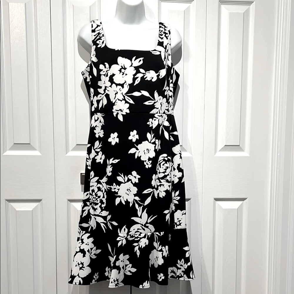 Karl‎ Lagerfeld Black and White Flower Print Sleeveless Dress Size 8